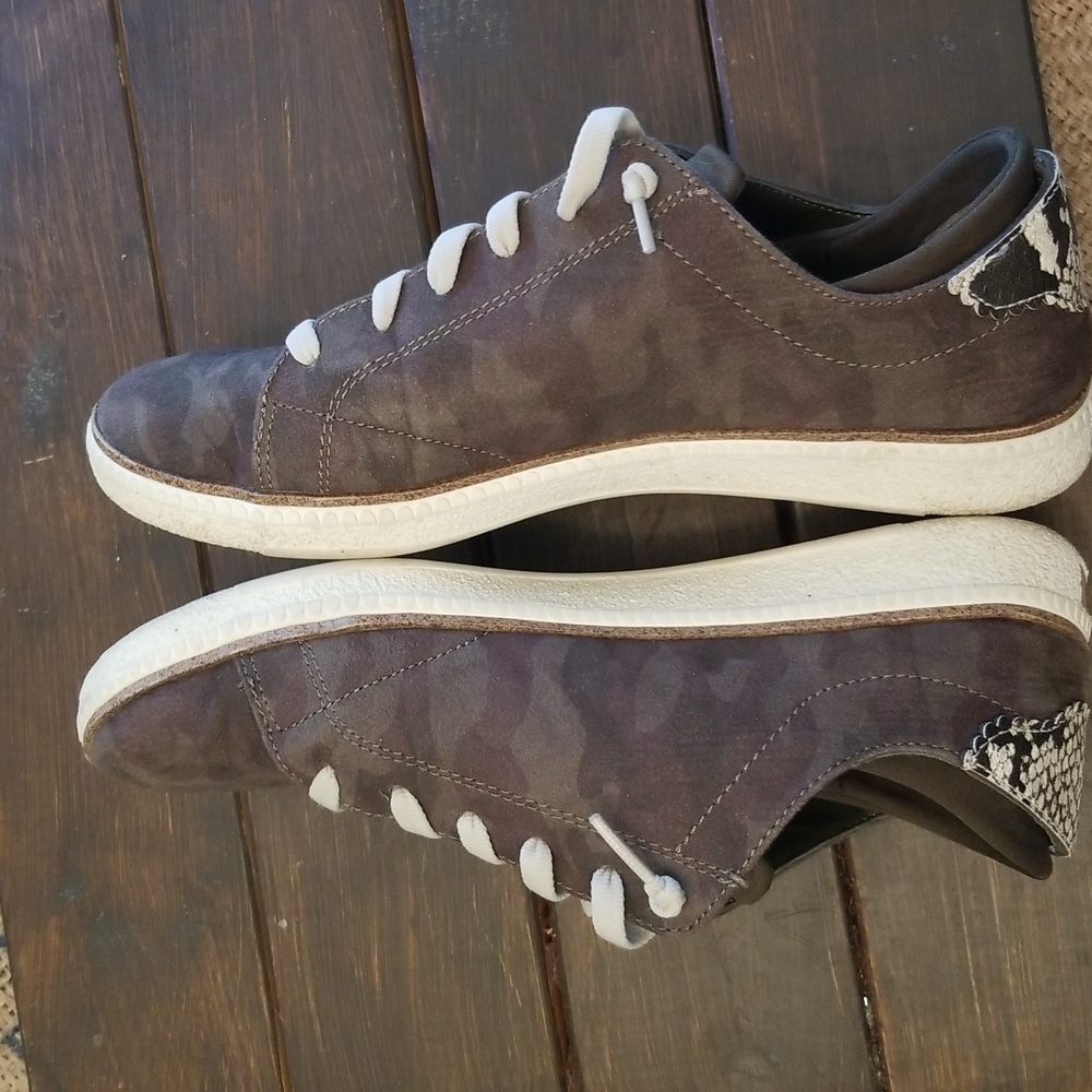 Dr Scholl's | Camo Print Sneakers - Picture 4 of 11